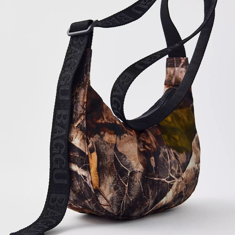 NWT Baggu Medium Crescent Bag - Photo Forest